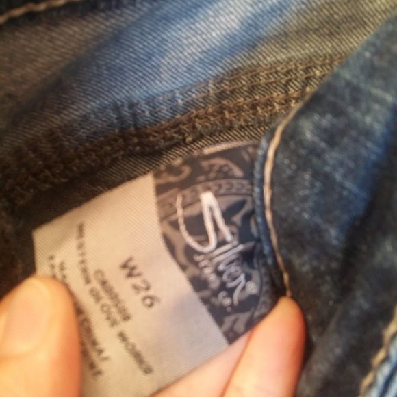 SILVER jean capris LIKE NEW - Picture 4 of 4